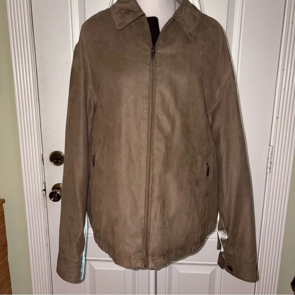 Roundtree & Yorke Men's Tan Windbreaker jacket
